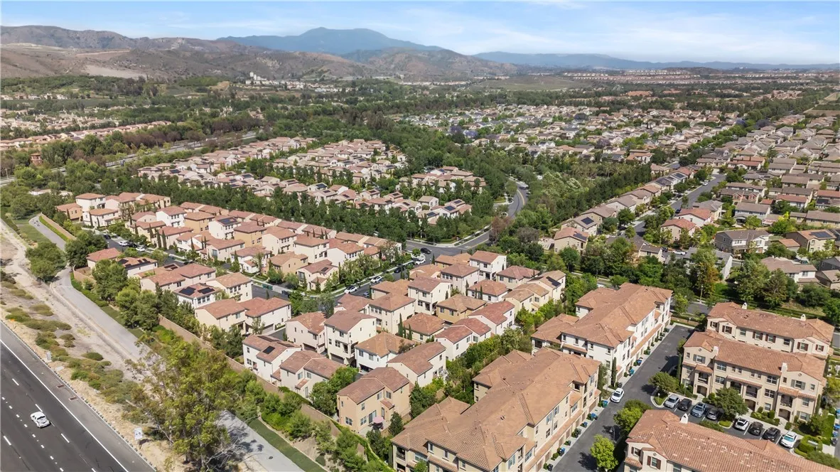 89 Kestrel, Irvine, California 92618 home-pic-26